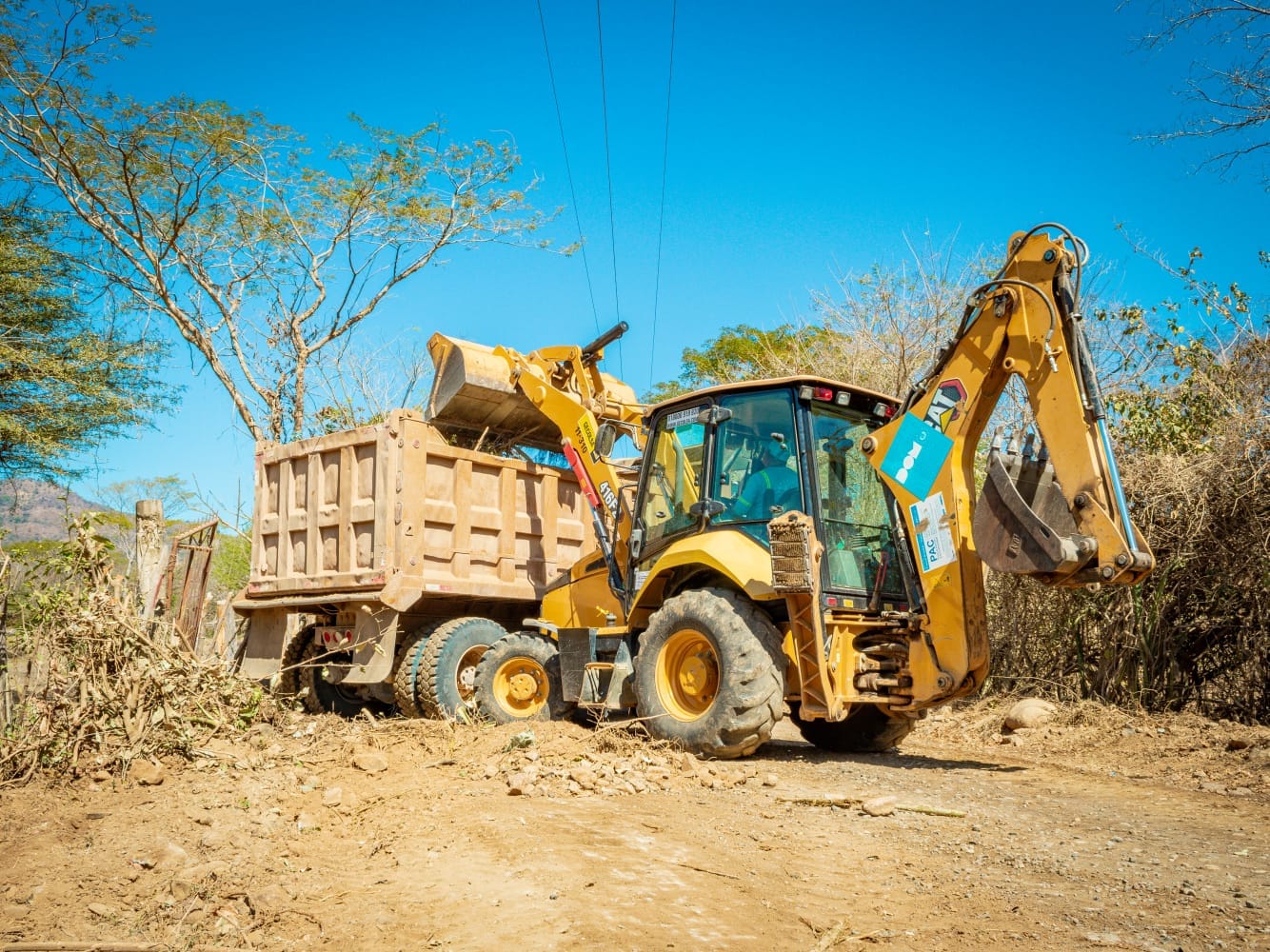 avanzan-obras-de-mejoramiento-vial-en-dolores-cabanas